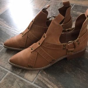 Coconuts by Matisse booties size 7.5 EUC